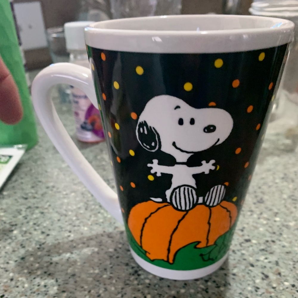 Snoopy peanuts collectors mug
